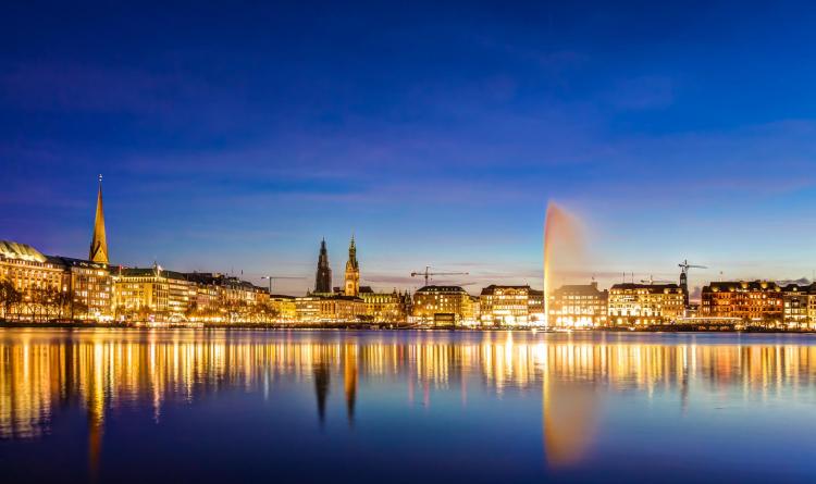 A night skyline photo of Hamburg, Germany